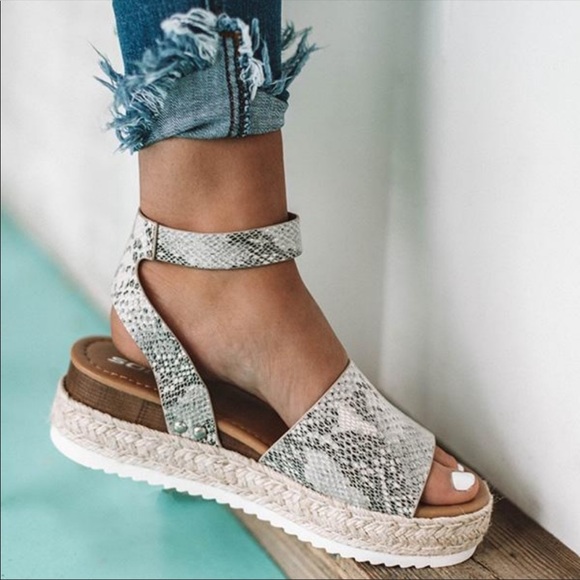 LADIES BEYOND CHIC ESPADRILLE PLATFORM SANDALS - Picture 8 of 8